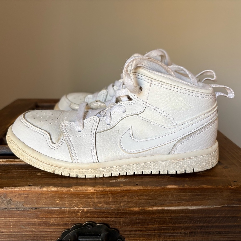 Nike Kids Air Jordan 1 Mid White High-Top Sneakers Shoes - Picture 3 of 7